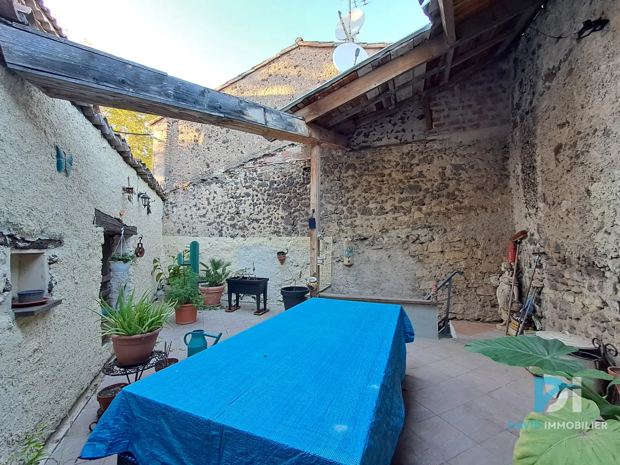 Maison de village de 77 m² avec terrasse et potentiel à Saint-Thibéry 
