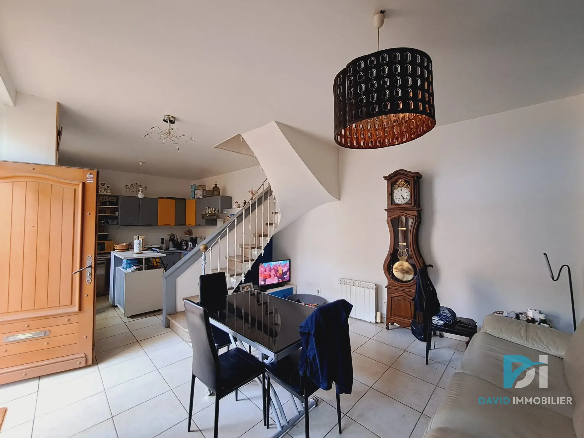 Maison de village de 77 m² avec terrasse et potentiel à Saint-Thibéry 