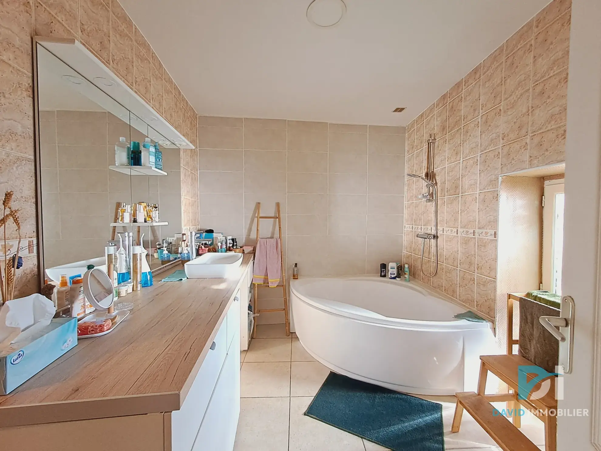 Maison de village de 77 m² avec terrasse et potentiel à Saint-Thibéry 