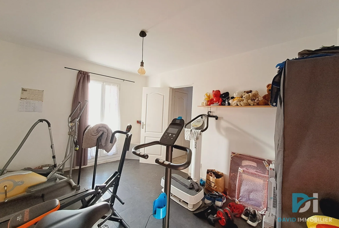 Maison de village de 77 m² avec terrasse et potentiel à Saint-Thibéry 