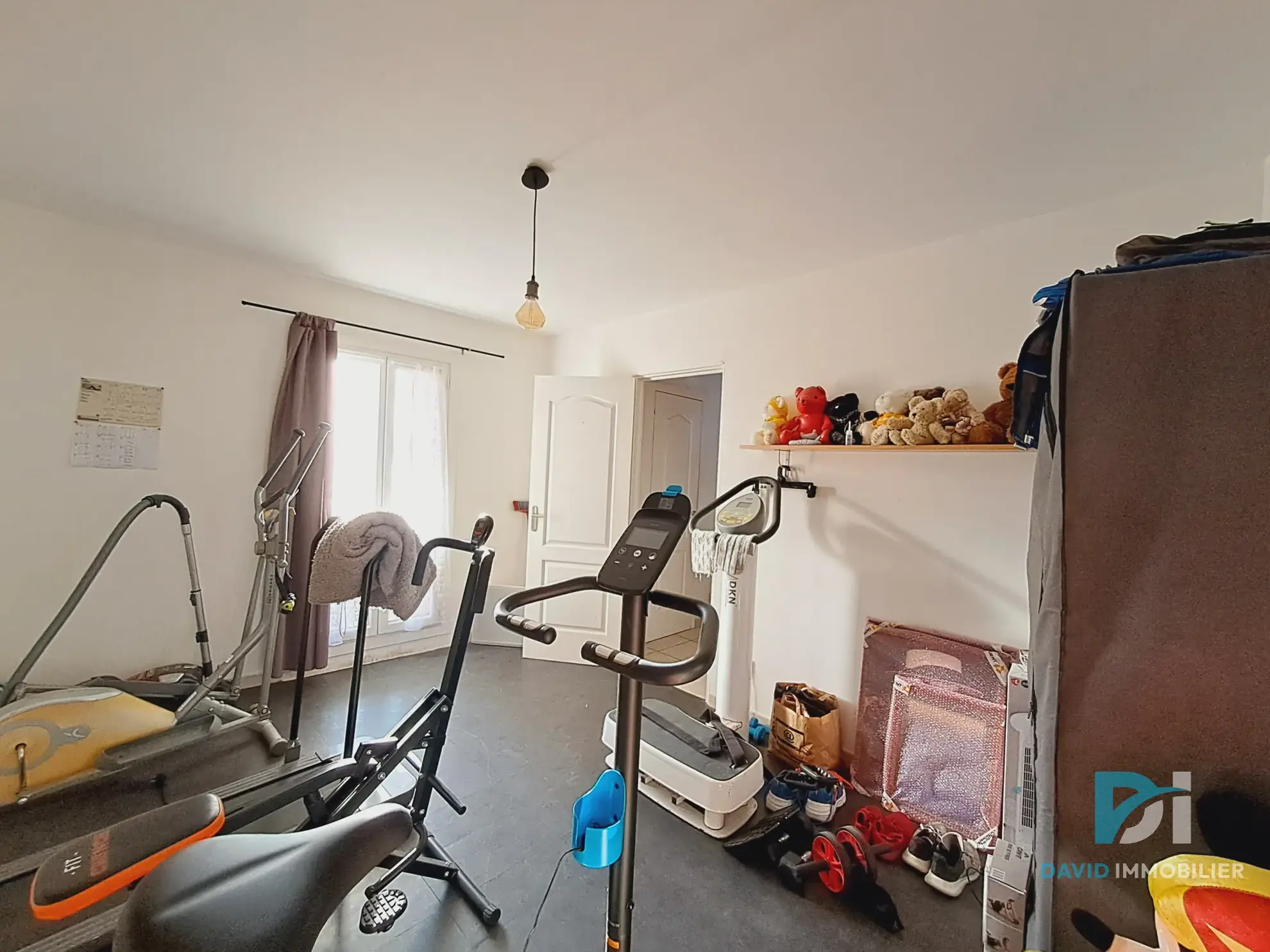 Maison de village de 77 m² avec terrasse et potentiel à Saint-Thibéry 