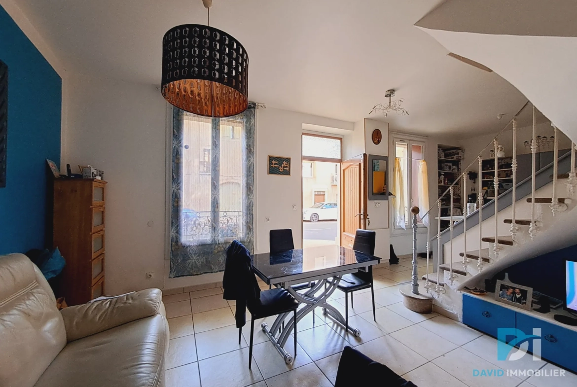 Maison de village de 77 m² avec terrasse et potentiel à Saint-Thibéry 