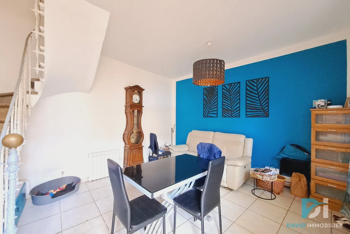 Maison de village de 77 m² avec terrasse et potentiel à Saint-Thibéry 