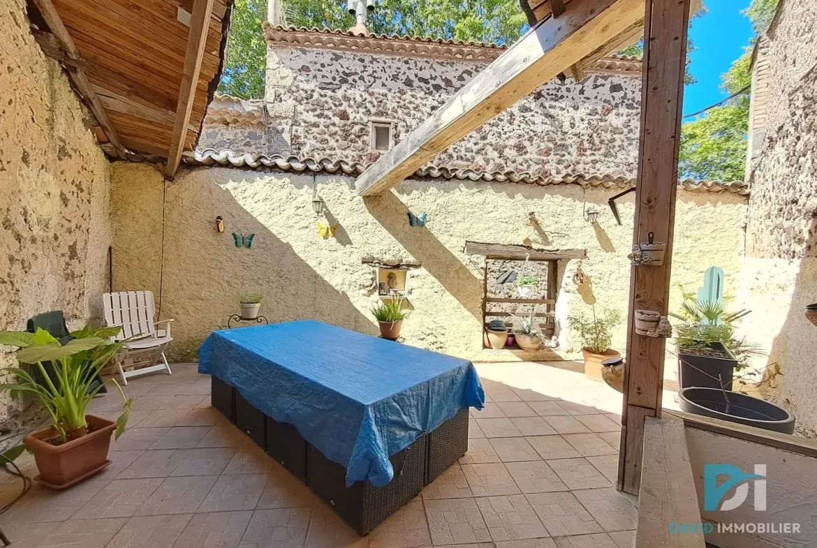 Maison de village de 77 m² avec terrasse et potentiel à Saint-Thibéry 