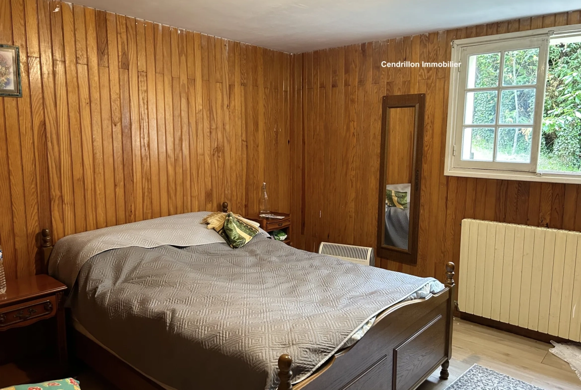 Maison indépendante 5 chambres avec garage et patio à Bourganeuf 