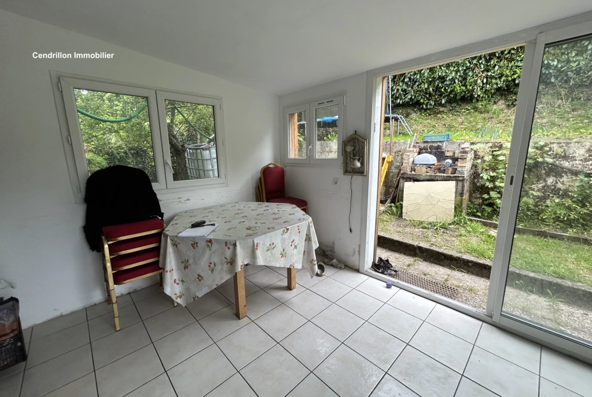 Maison indépendante 5 chambres avec garage et patio à Bourganeuf 