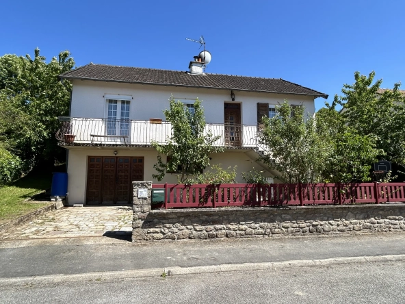 Maison indépendante 5 chambres avec garage et patio à Bourganeuf