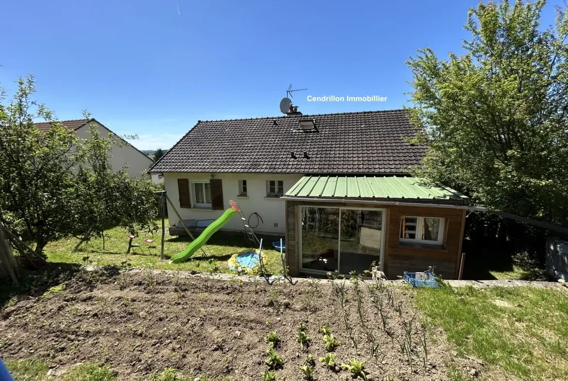 Maison indépendante 5 chambres avec garage et patio à Bourganeuf 