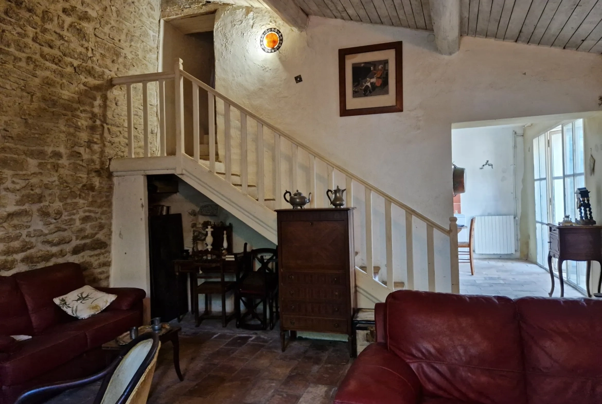 Maison de village à vendre à Aujargues avec jardin et terrasse - 3 chambres 