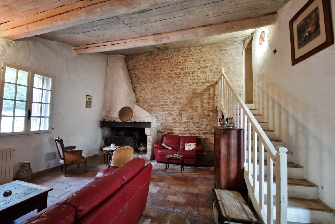 Maison de village à vendre à Aujargues avec jardin et terrasse - 3 chambres 