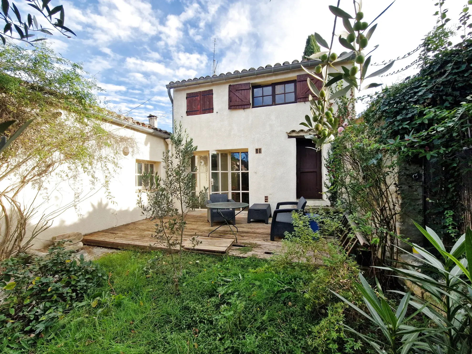 Maison de village à vendre à Aujargues avec jardin et terrasse - 3 chambres 