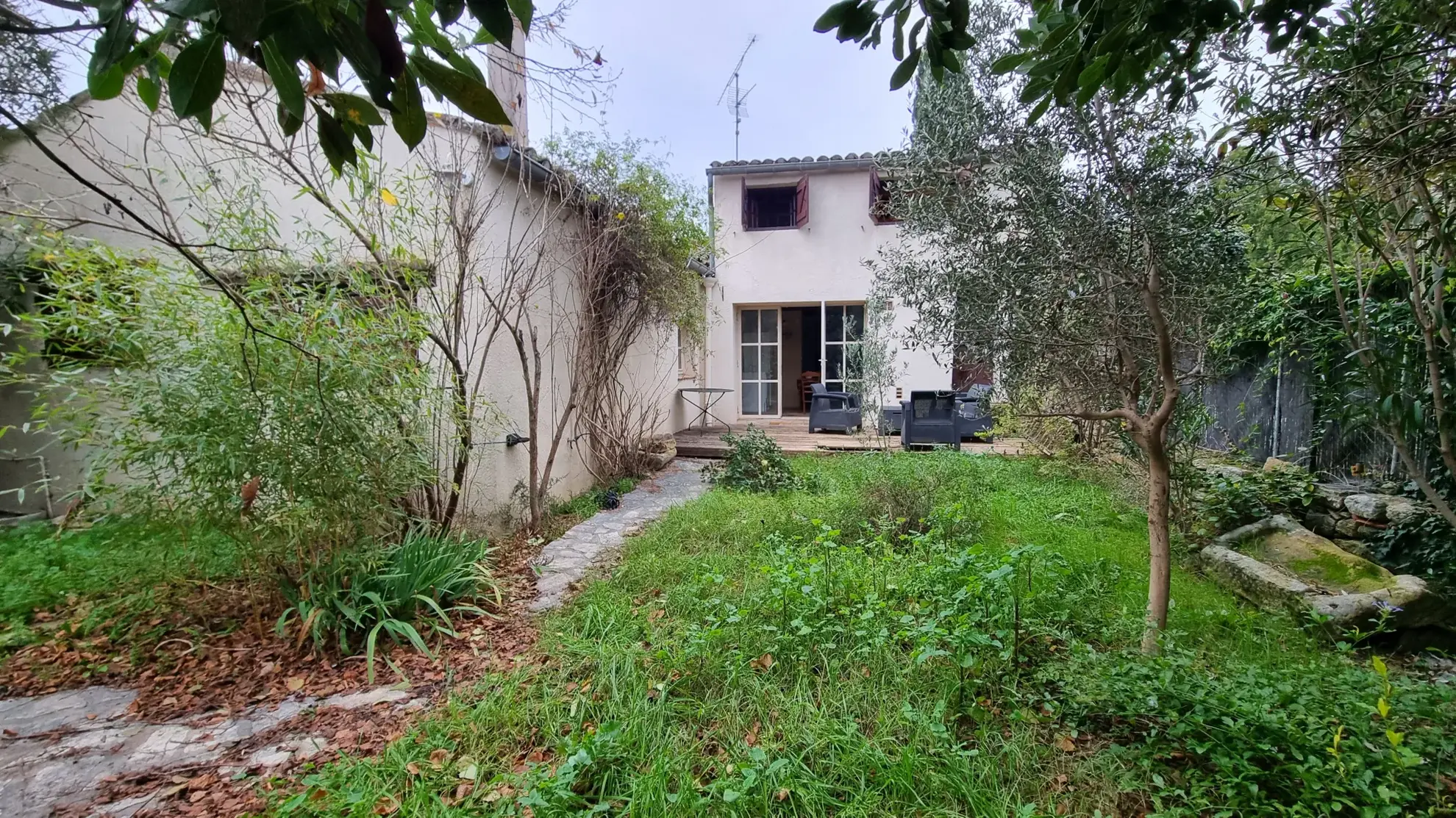 Maison de village à vendre à Aujargues avec jardin et terrasse - 3 chambres 