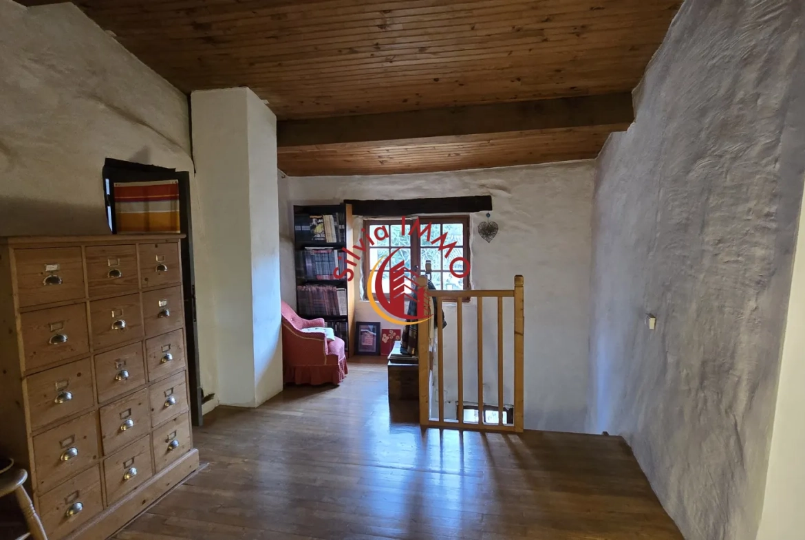 Charmante maison de village à Palairac avec potentiel de rénovation - 145 m² 