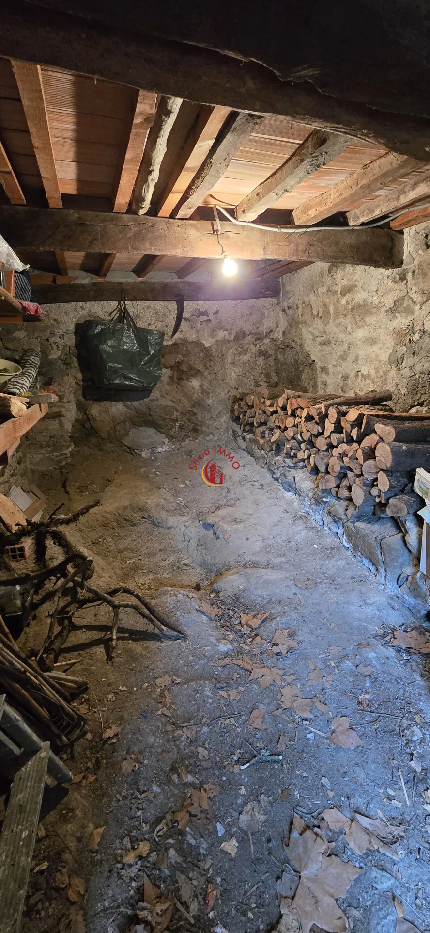 Charmante maison de village à Palairac avec potentiel de rénovation - 145 m² 