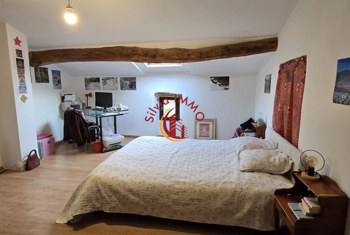 Charmante maison de village à Palairac avec potentiel de rénovation - 145 m² 