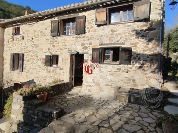 Charmante maison de village à Palairac avec potentiel de rénovation - 145 m²