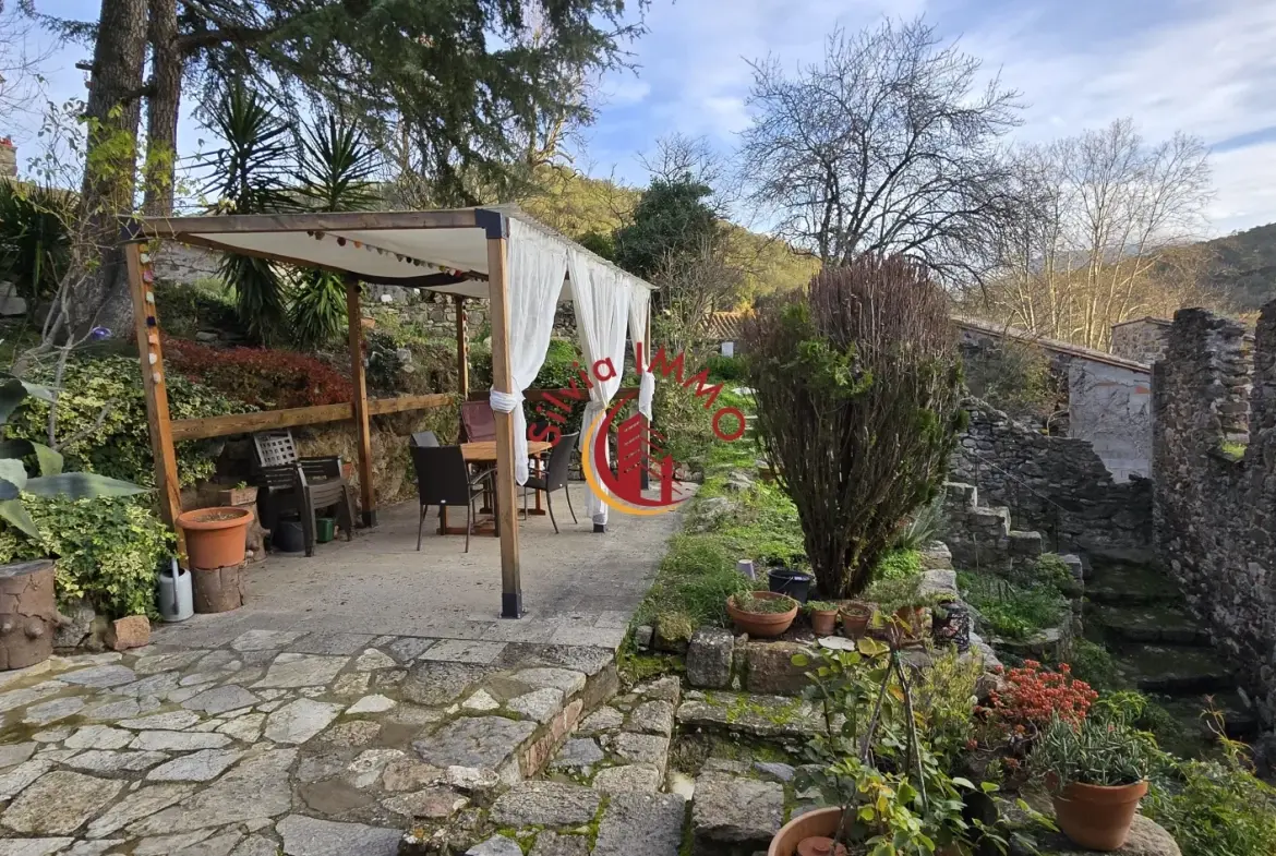 Charmante maison de village à Palairac avec potentiel de rénovation - 145 m² 