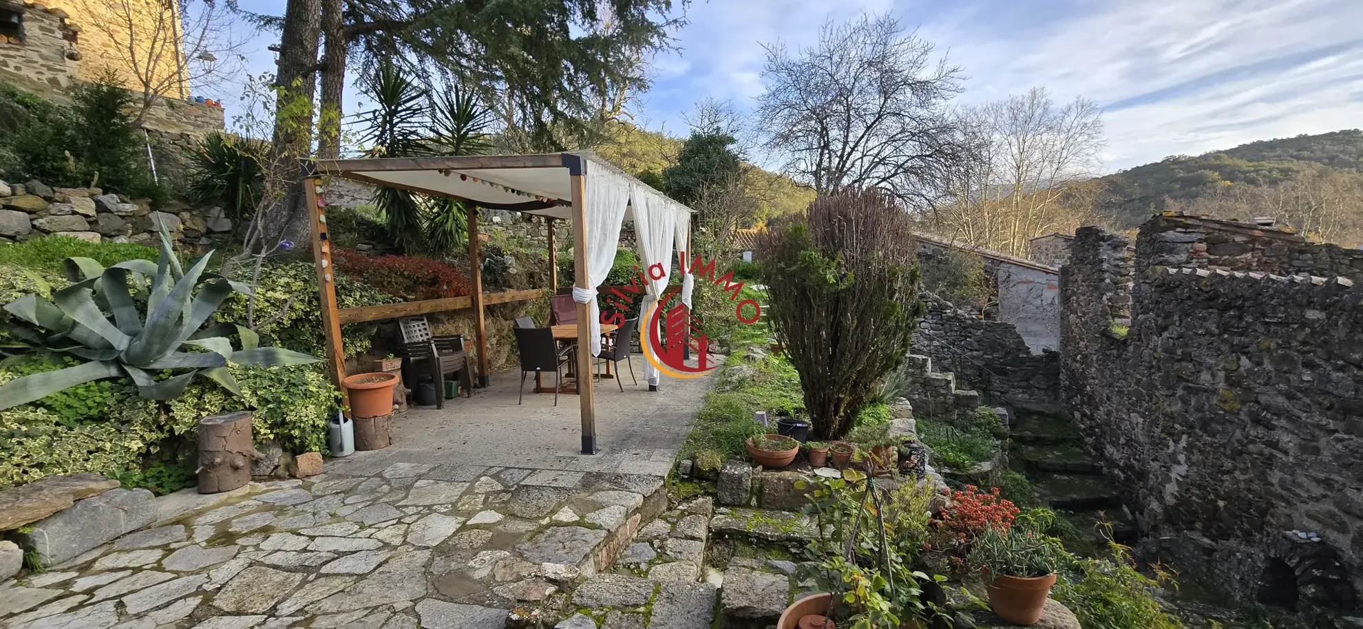 Charmante maison de village à Palairac avec potentiel de rénovation - 145 m² 