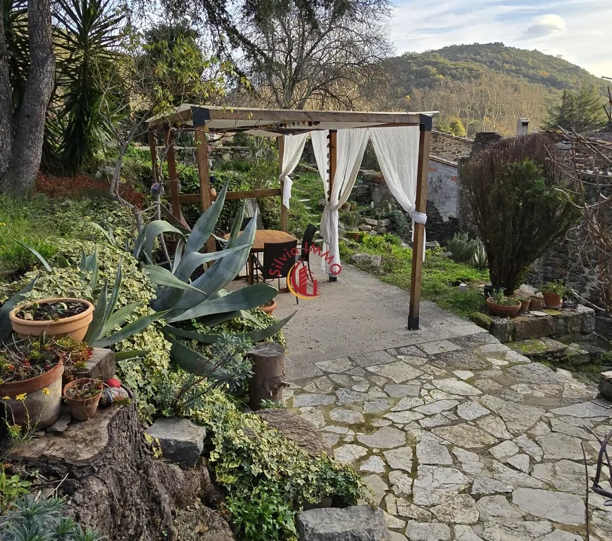 Charmante maison de village à Palairac avec potentiel de rénovation - 145 m² 