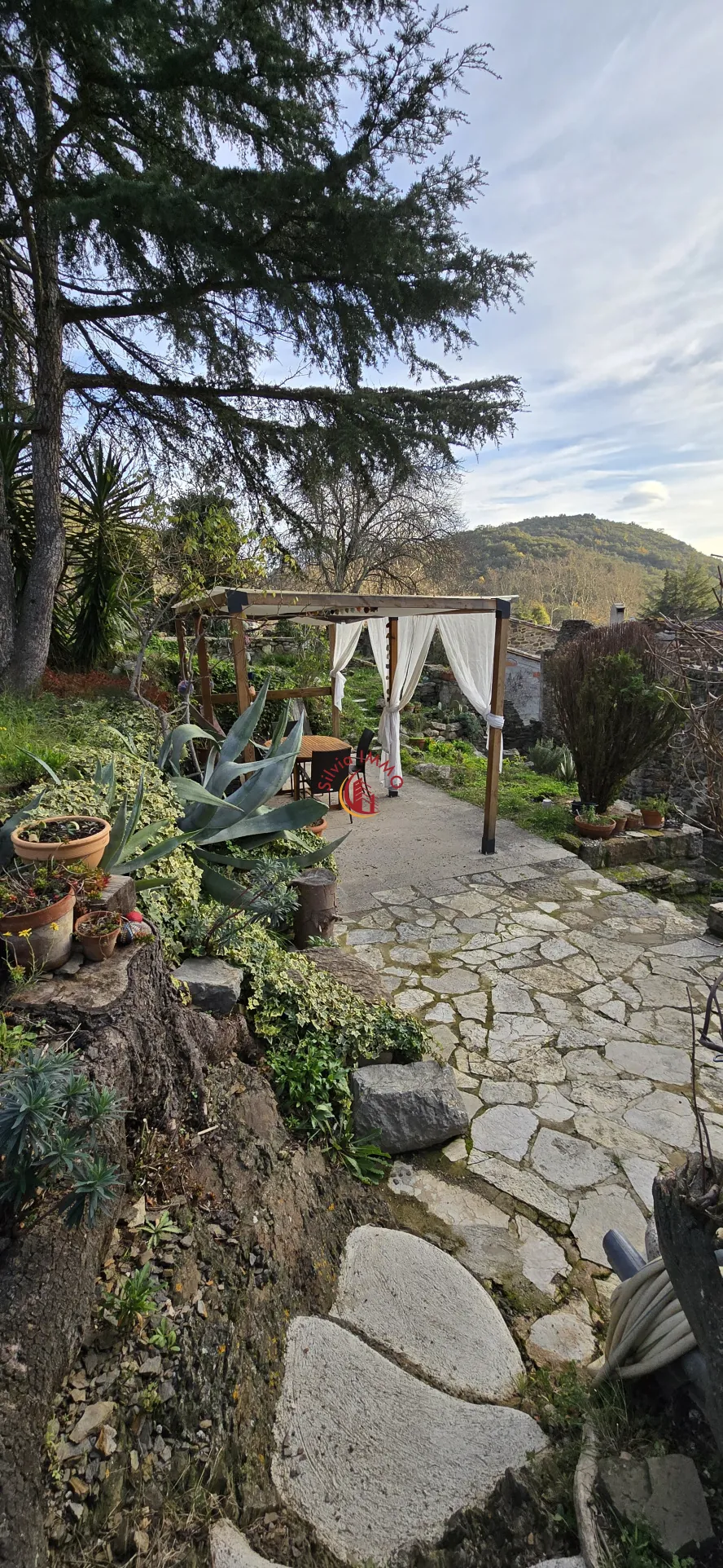 Charmante maison de village à Palairac avec potentiel de rénovation - 145 m² 