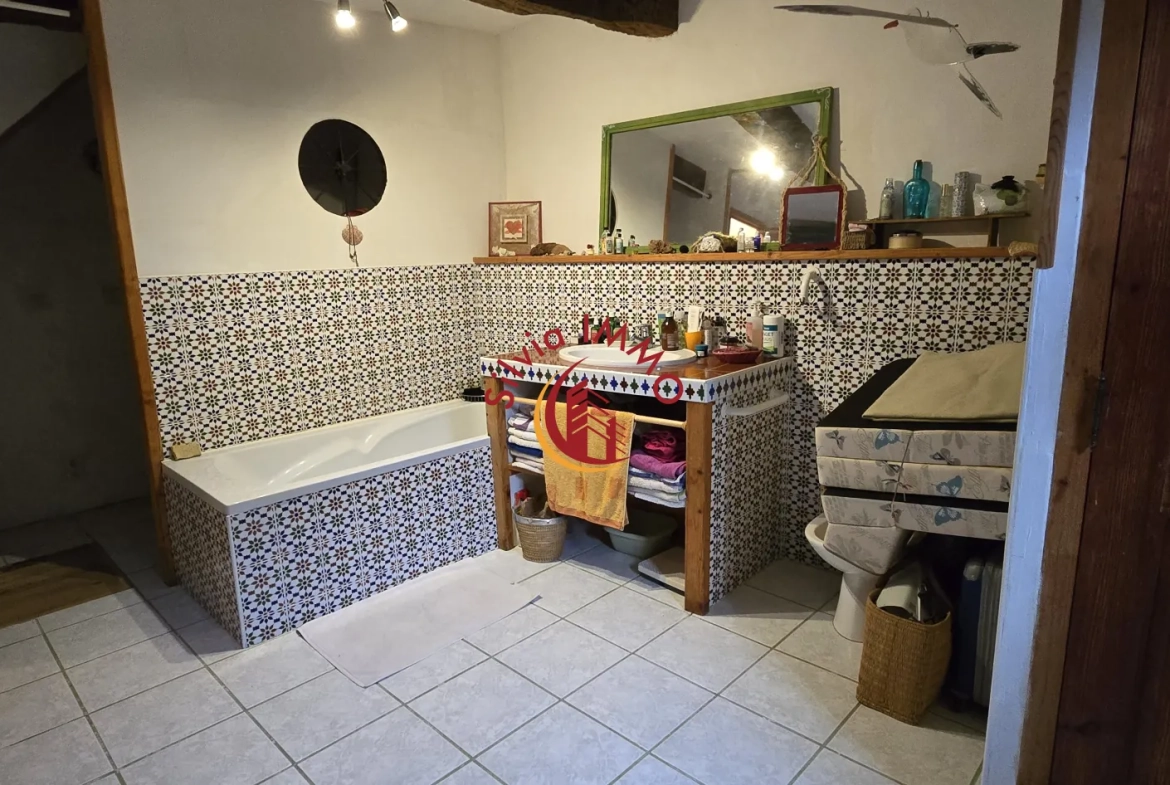 Charmante maison de village à Palairac avec potentiel de rénovation - 145 m² 