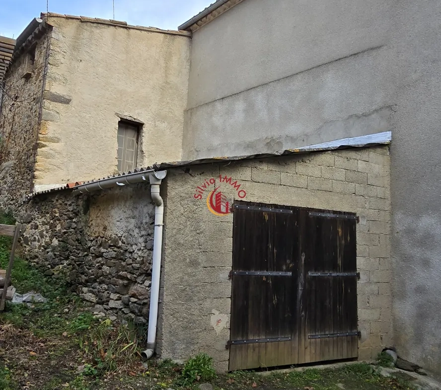 Charmante maison de village à Palairac avec potentiel de rénovation - 145 m² 