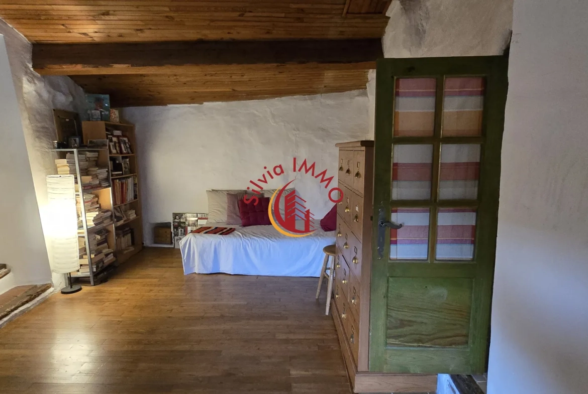 Charmante maison de village à Palairac avec potentiel de rénovation - 145 m² 