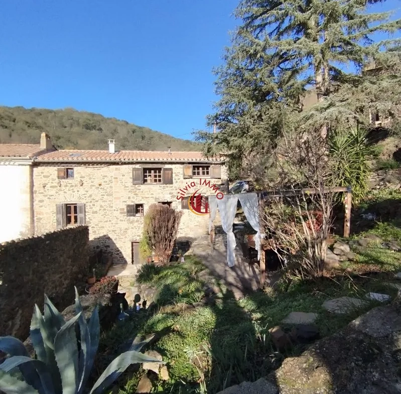 Charmante maison de village à Palairac avec potentiel de rénovation - 145 m² 