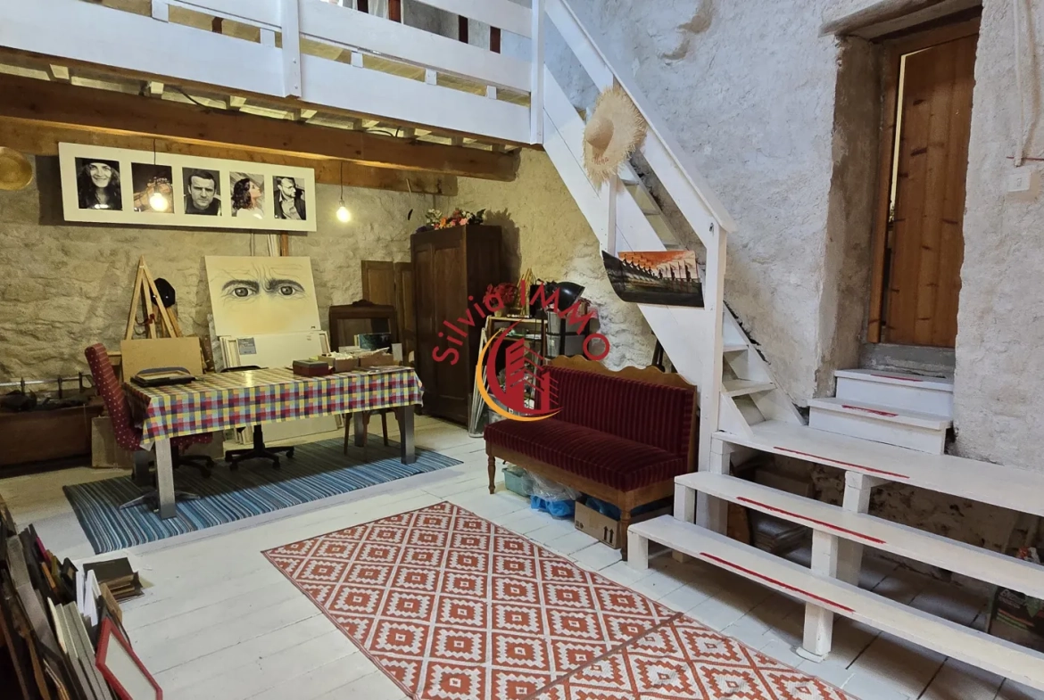 Charmante maison de village à Palairac avec potentiel de rénovation - 145 m² 