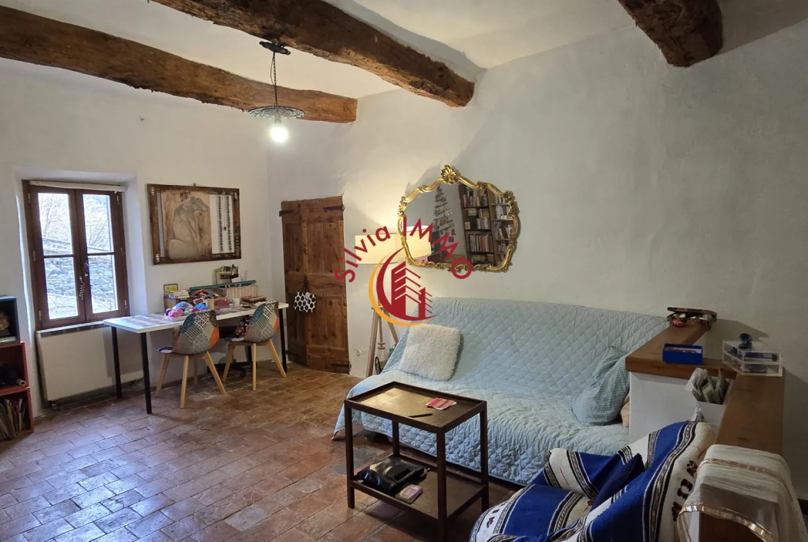Charmante maison de village à Palairac avec potentiel de rénovation - 145 m² 
