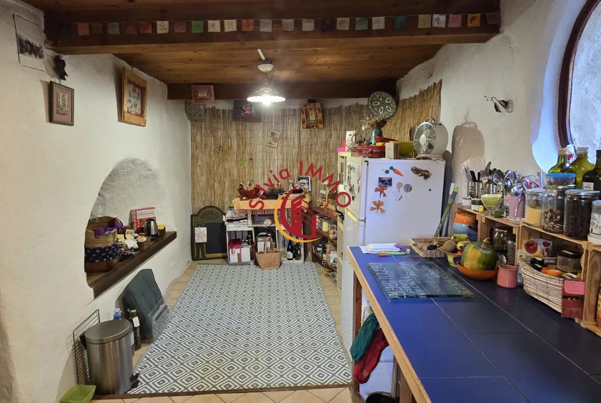 Charmante maison de village à Palairac avec potentiel de rénovation - 145 m² 