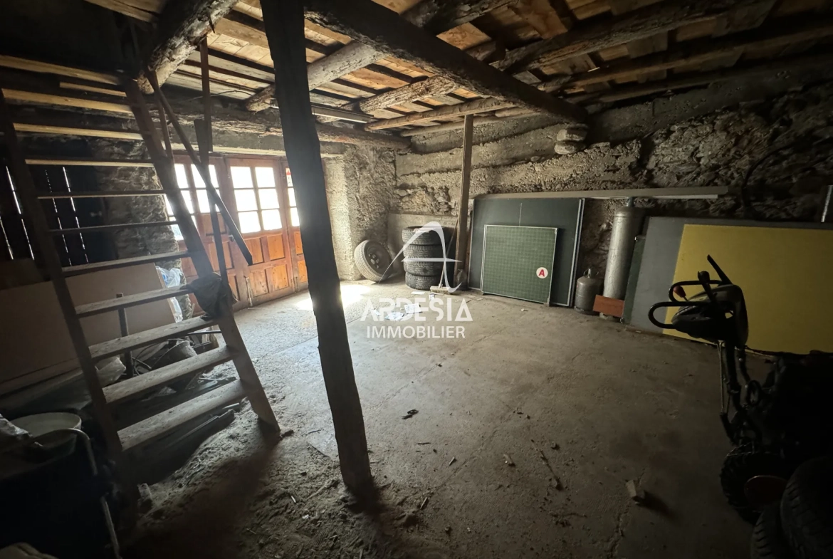 Maison de village à Bramans à réhabiliter avec grand potentiel 