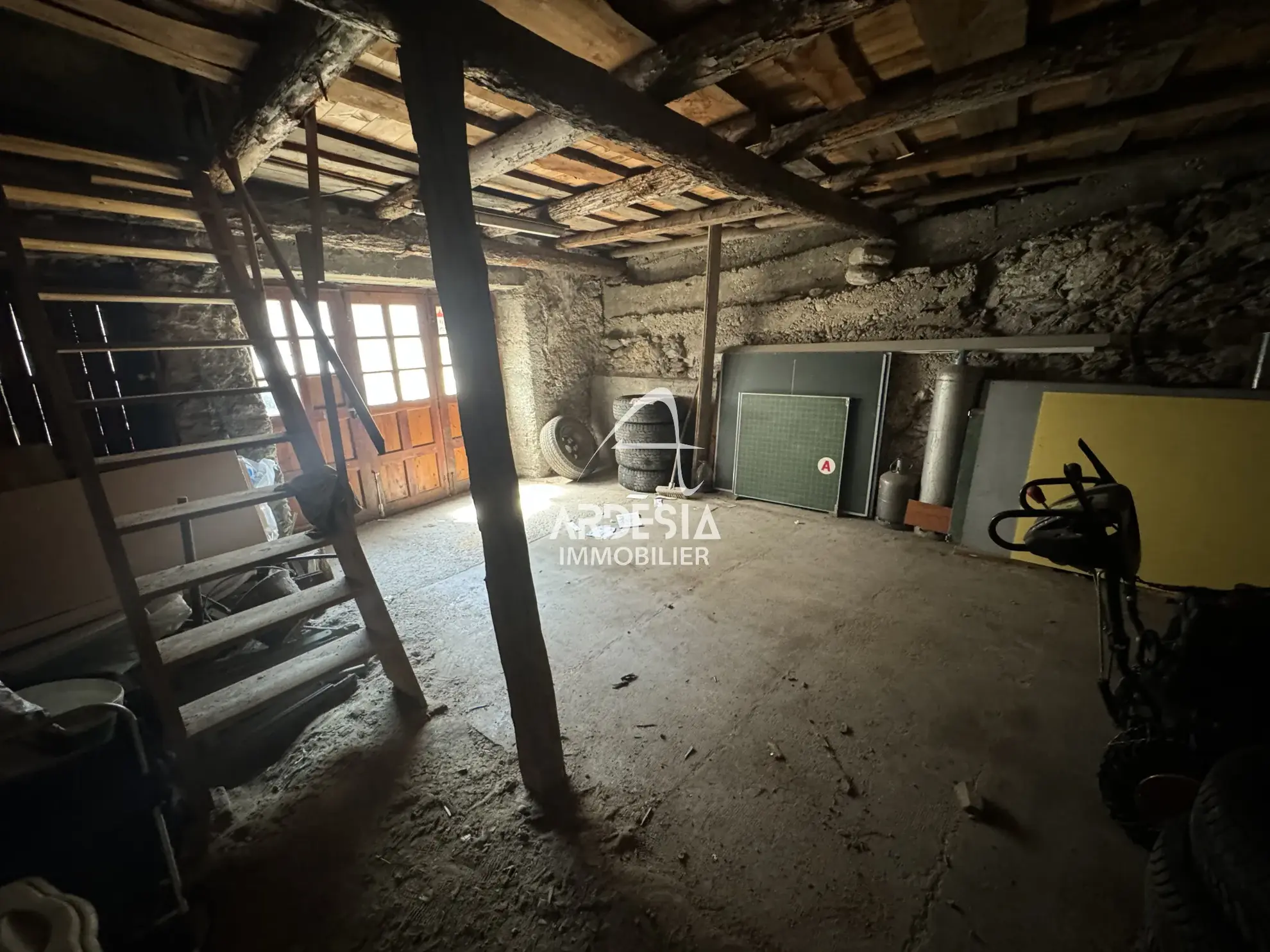 Maison de village à Bramans à réhabiliter avec grand potentiel 