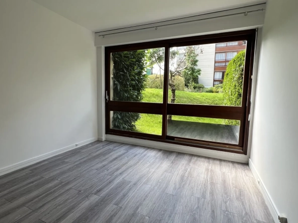 Studio à vendre à Le Chesnay - Résidence standing proche commerces et forêt 