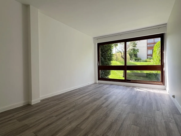 Studio à vendre à Le Chesnay - Résidence standing proche commerces et forêt