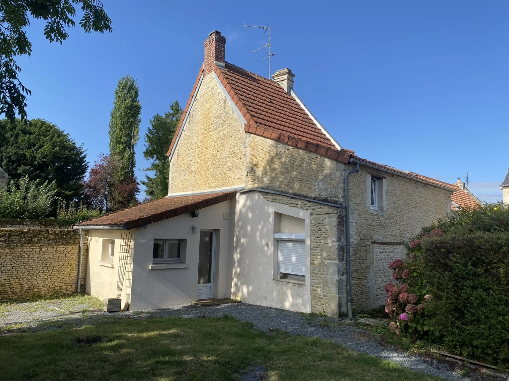 Charmante maison en pierre à 10 min de Caen et de la mer avec grand terrain