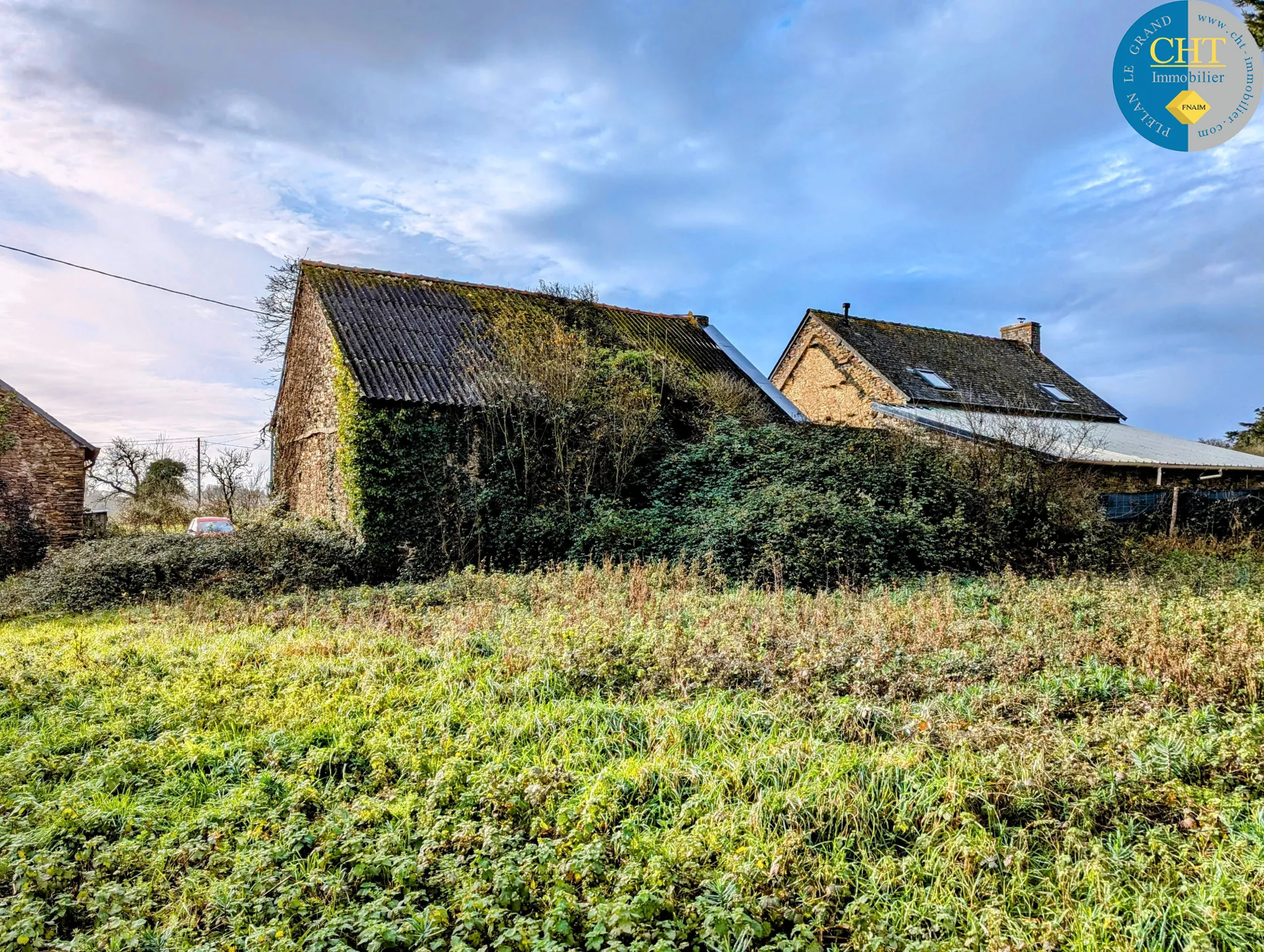 Maison en pierre à rénover à Tréal - Terrain arboré de 3750 m² 