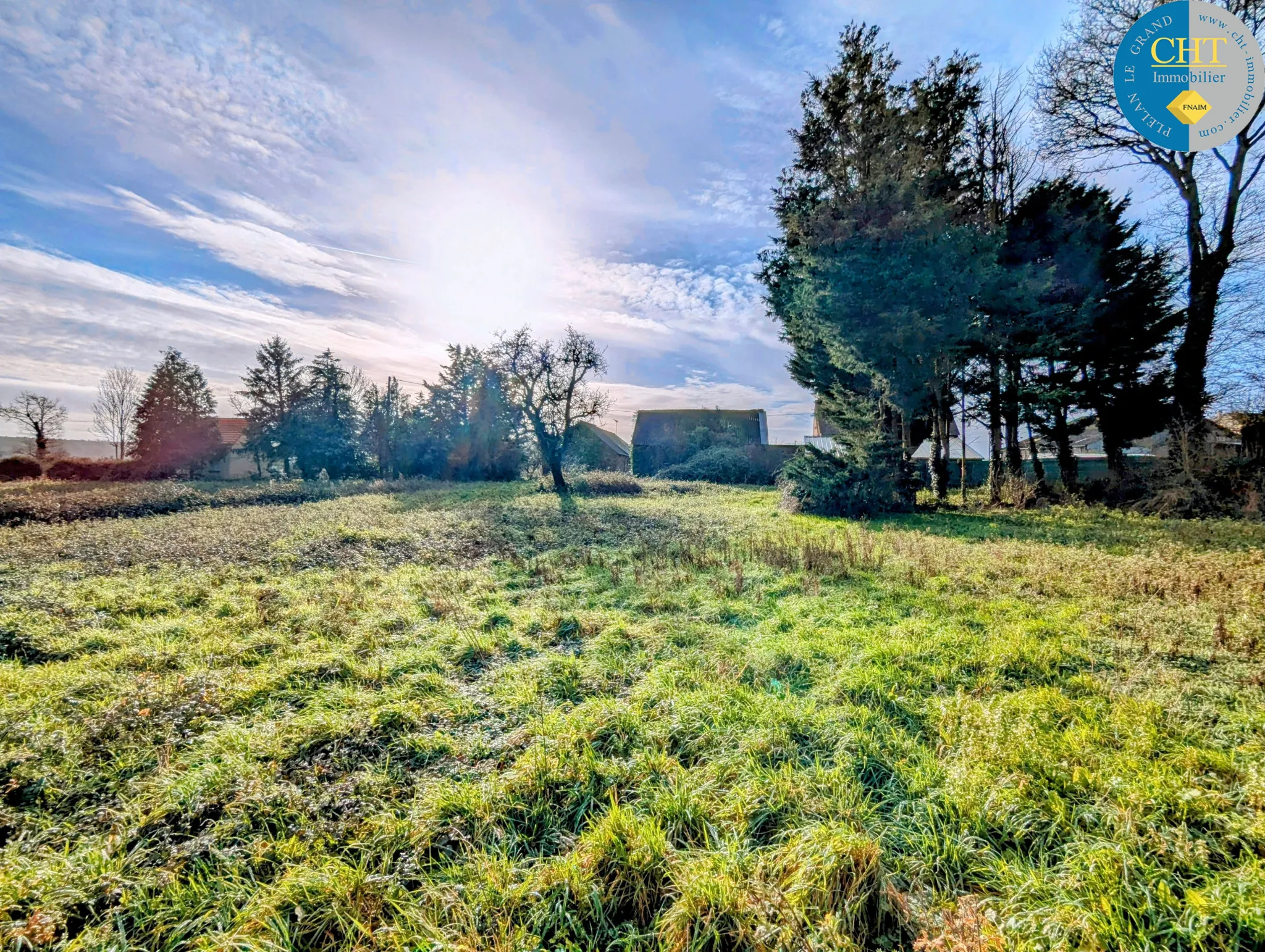Maison en pierre à rénover à Tréal - Terrain arboré de 3750 m² 
