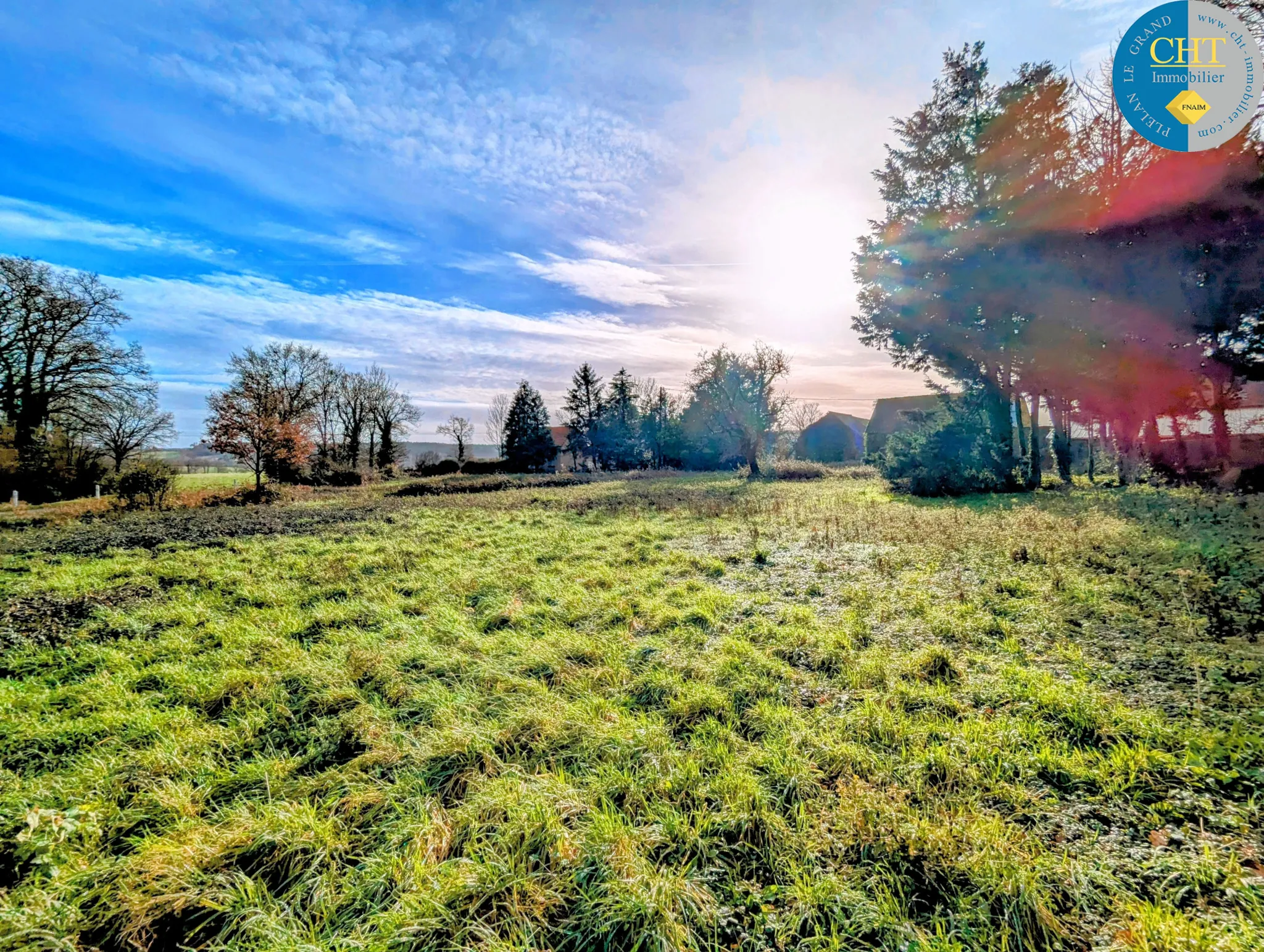 Maison en pierre à rénover à Tréal - Terrain arboré de 3750 m² 