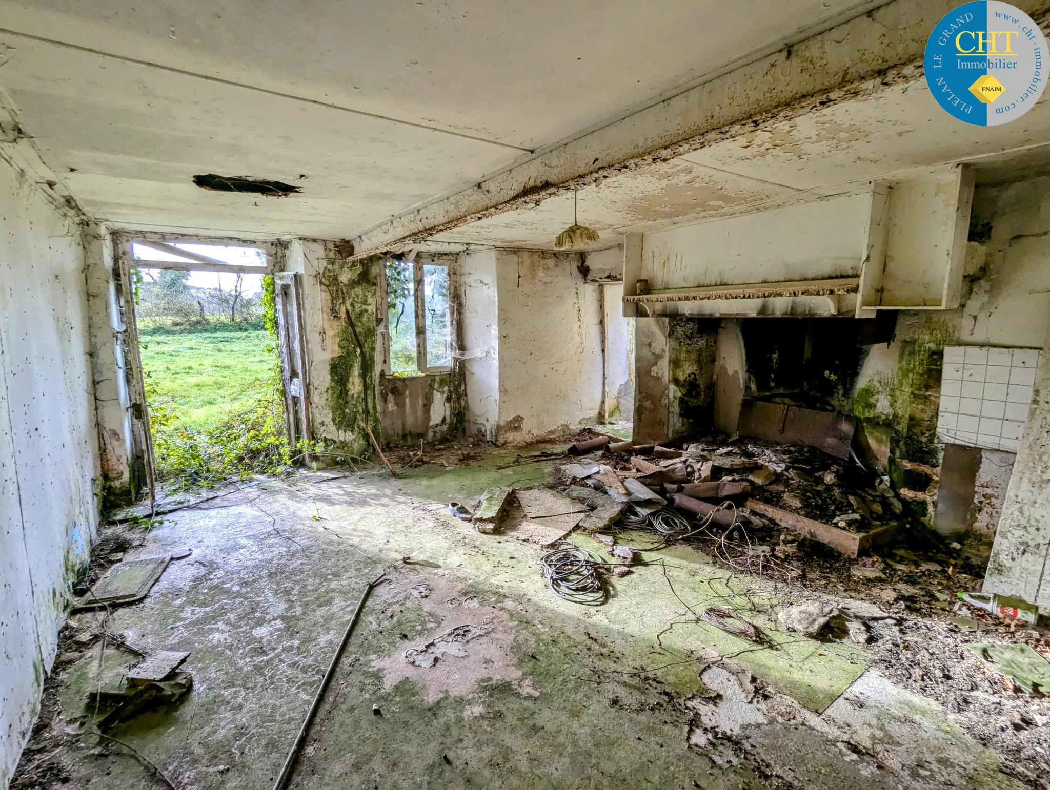 Maison en pierre à rénover à Tréal - Terrain arboré de 3750 m² 