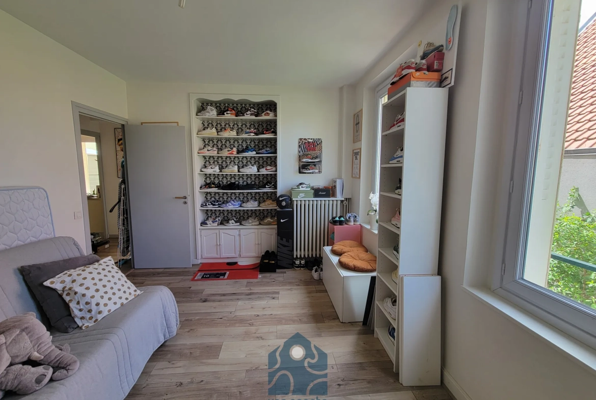 Appartement 3 pièces avec grande terrasse à Clermont-Ferrand, proche commodités 