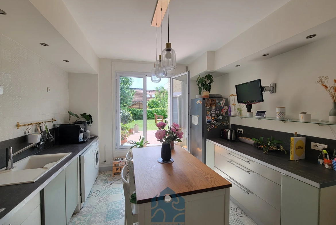 Appartement 3 pièces avec grande terrasse à Clermont-Ferrand, proche commodités 