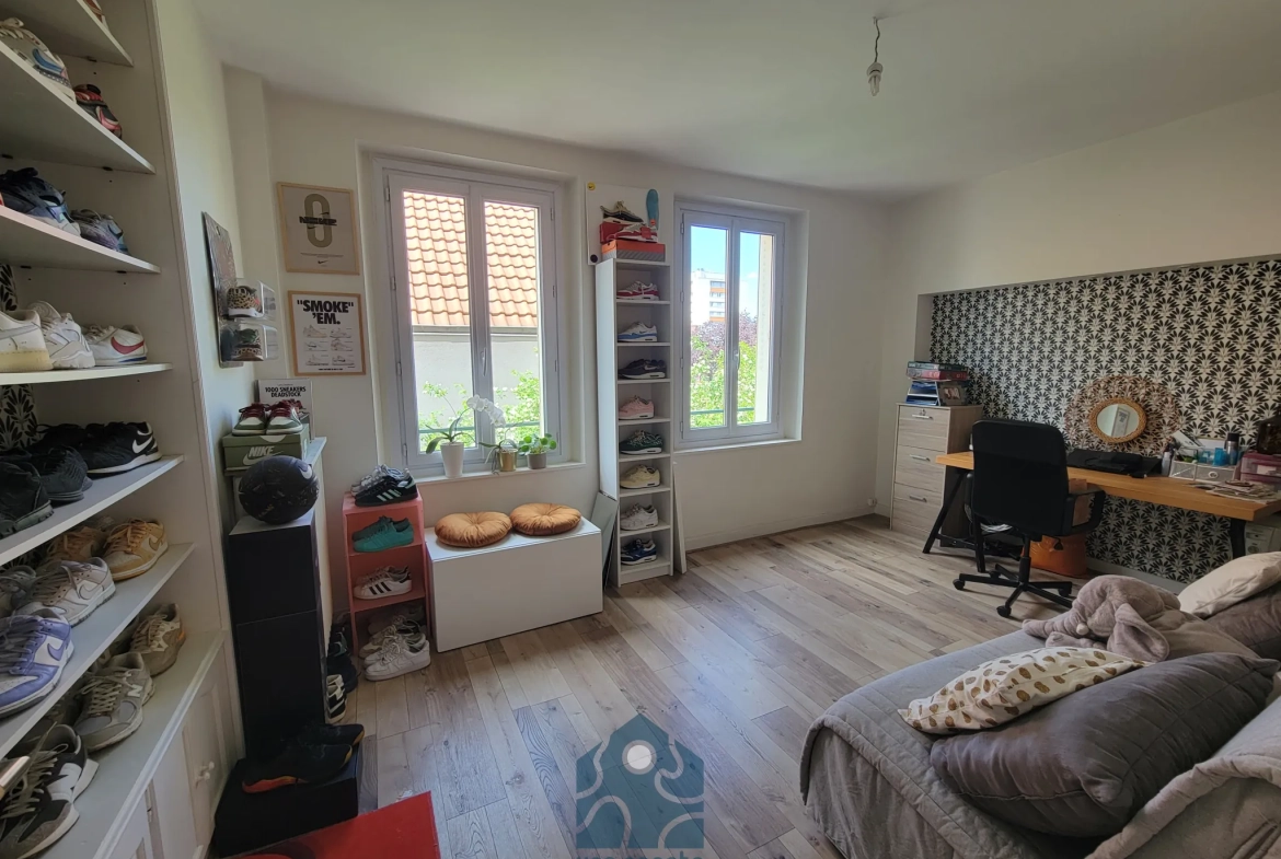 Appartement 3 pièces avec grande terrasse à Clermont-Ferrand, proche commodités 