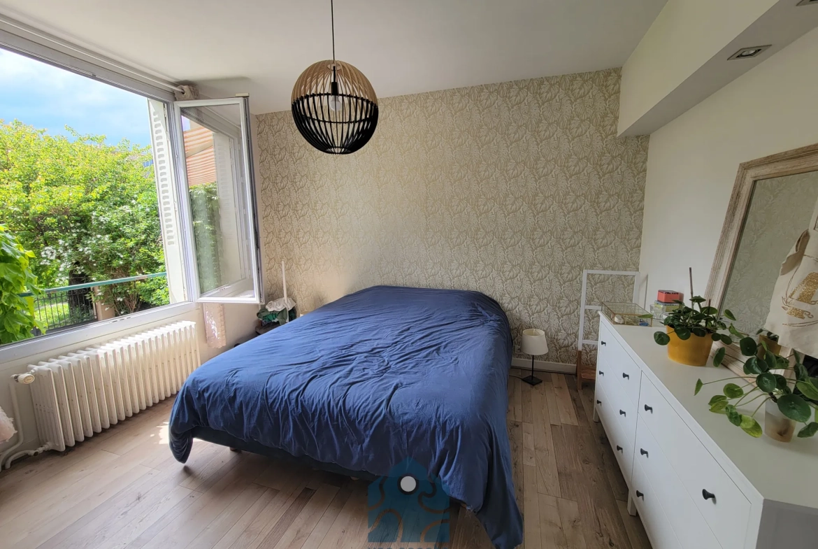 Appartement 3 pièces avec grande terrasse à Clermont-Ferrand, proche commodités 