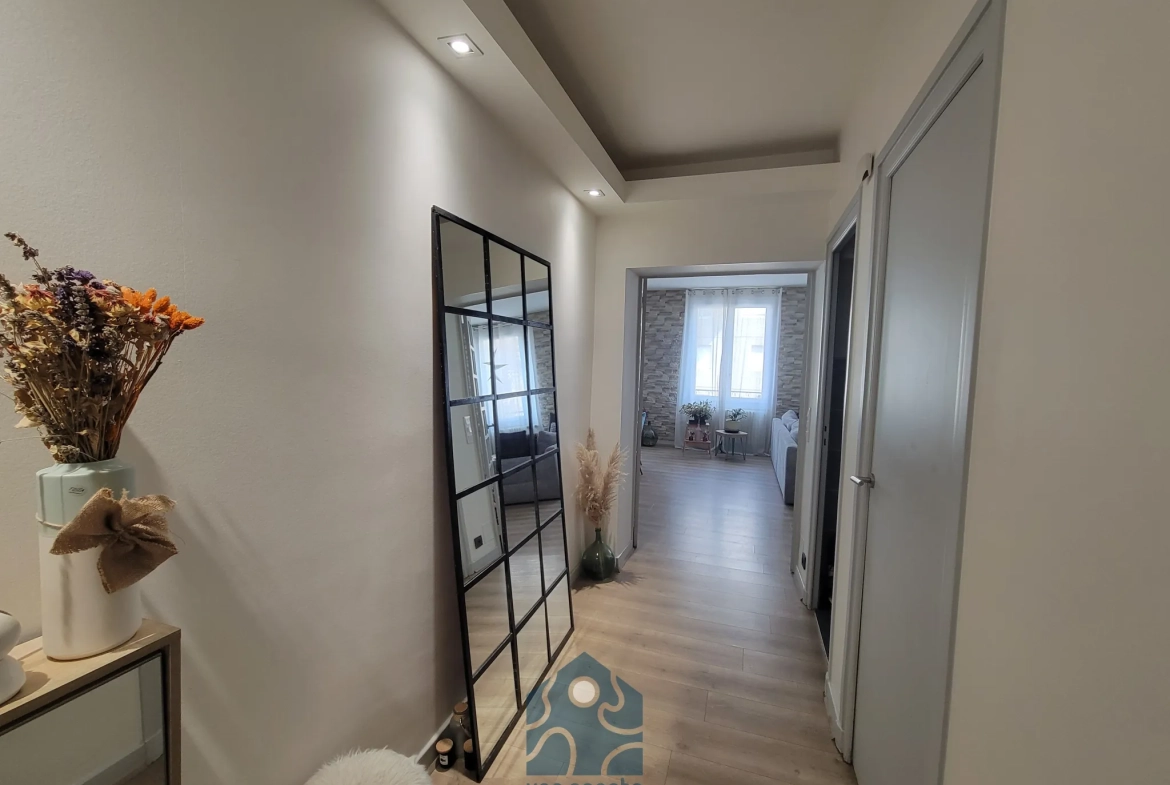 Appartement 3 pièces avec grande terrasse à Clermont-Ferrand, proche commodités 
