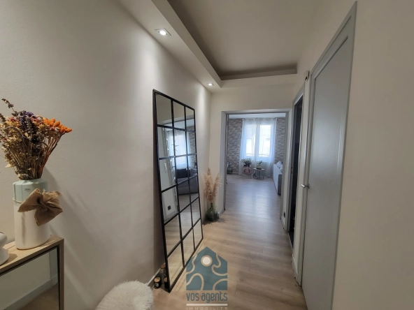 Appartement 3 pièces avec grande terrasse à Clermont-Ferrand, proche commodités 