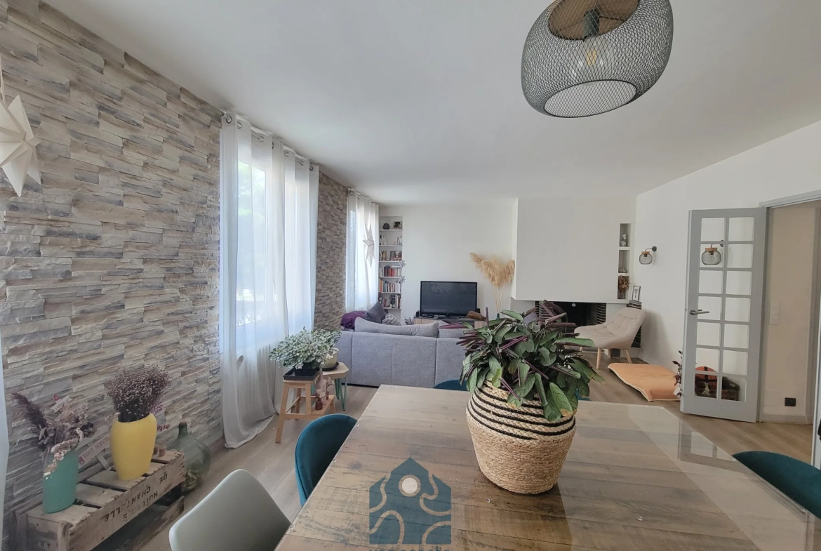 Appartement 3 pièces avec grande terrasse à Clermont-Ferrand, proche commodités 