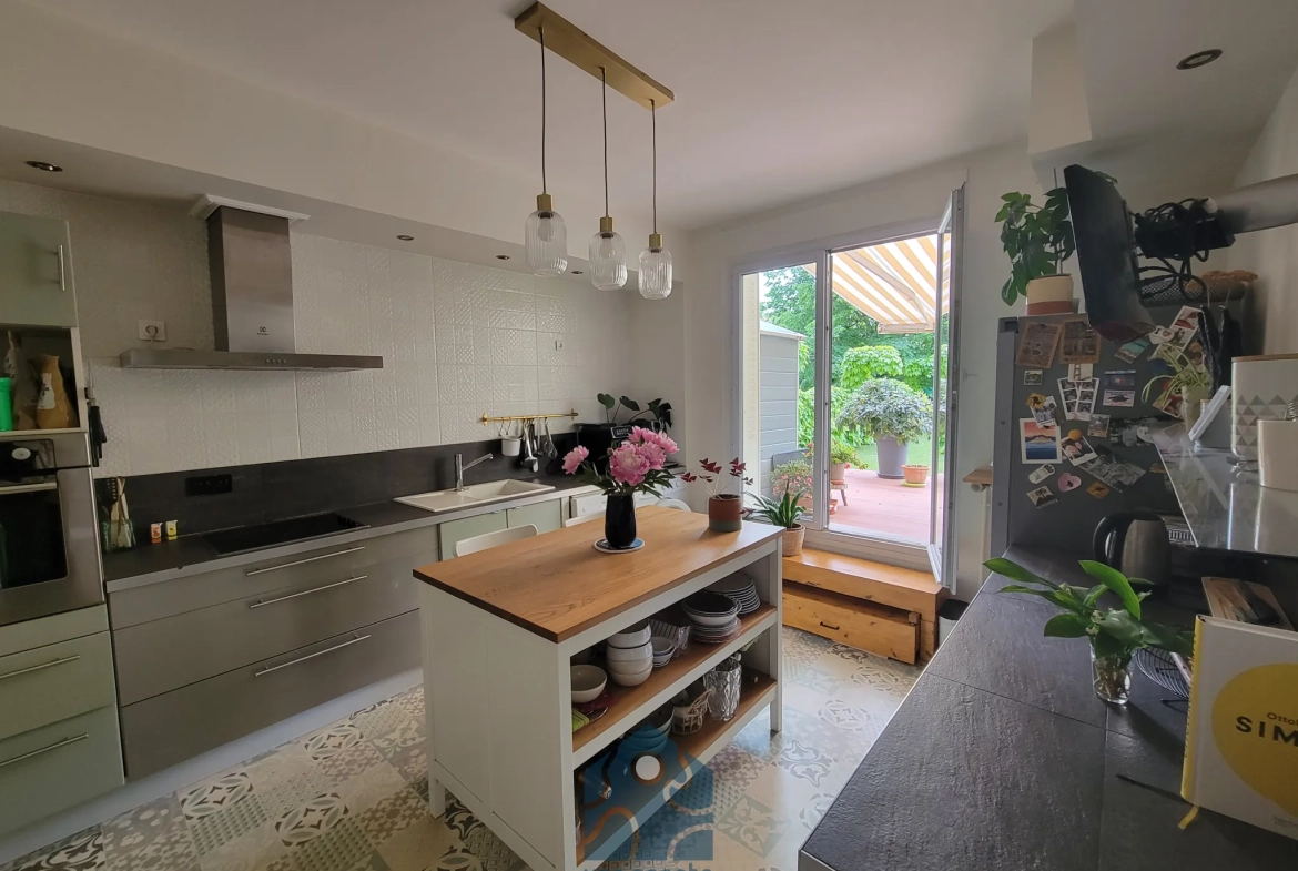 Appartement 3 pièces avec grande terrasse à Clermont-Ferrand, proche commodités 