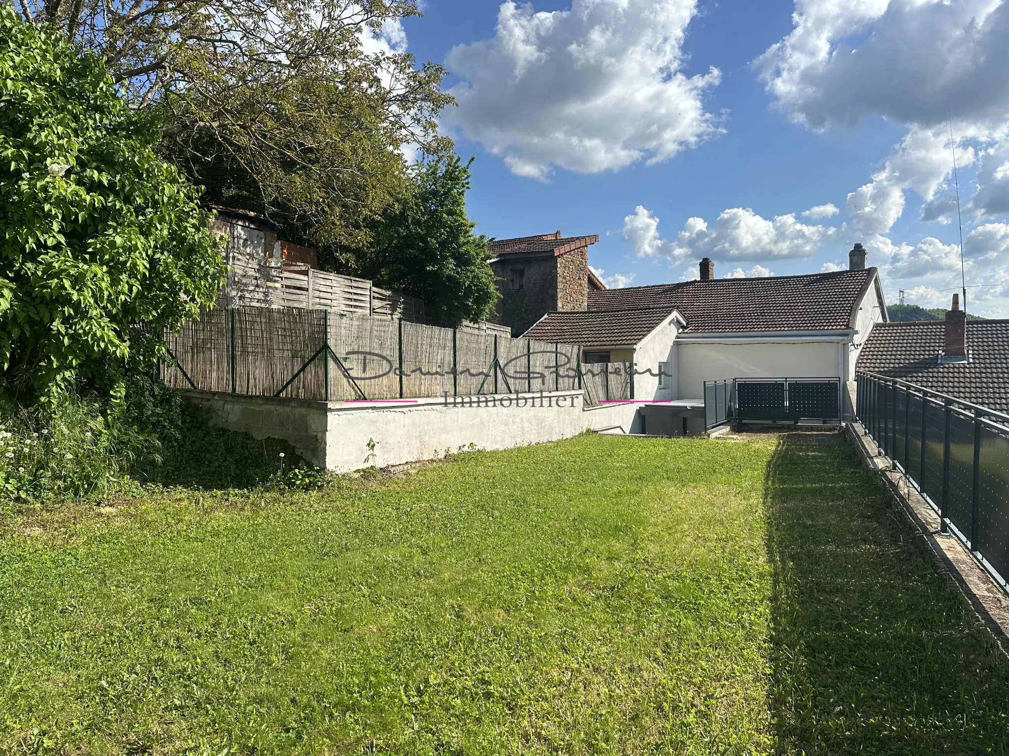 Charmante maison de 88 m² avec terrain à Thizy-les-Bourgs - idéal premier achat 