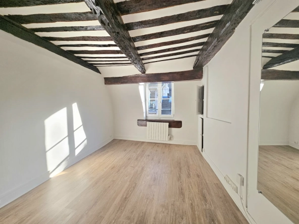Studio lumineux à vendre dans le Marais Saint Avoye à Paris